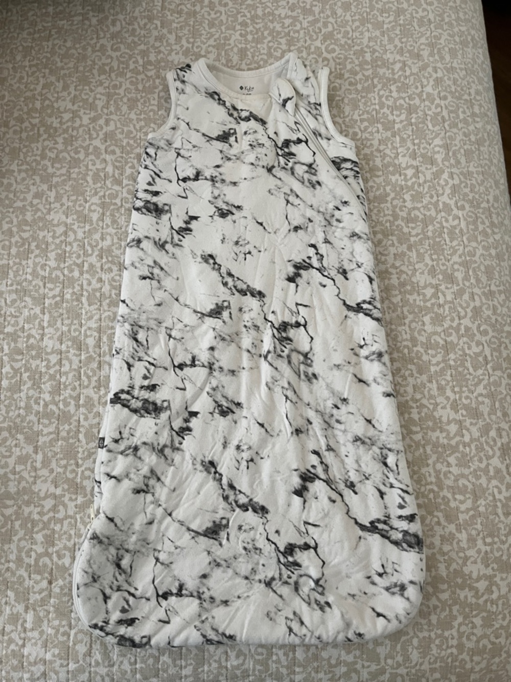 Kyte BABY White and Black Marble-Print Sleep sack
